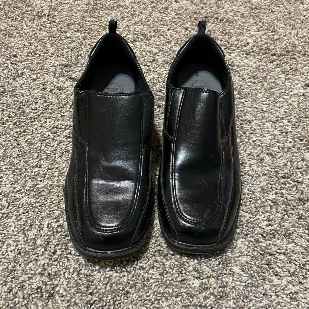 Wonder Nation Size 4 boys black dress shoes only worn once